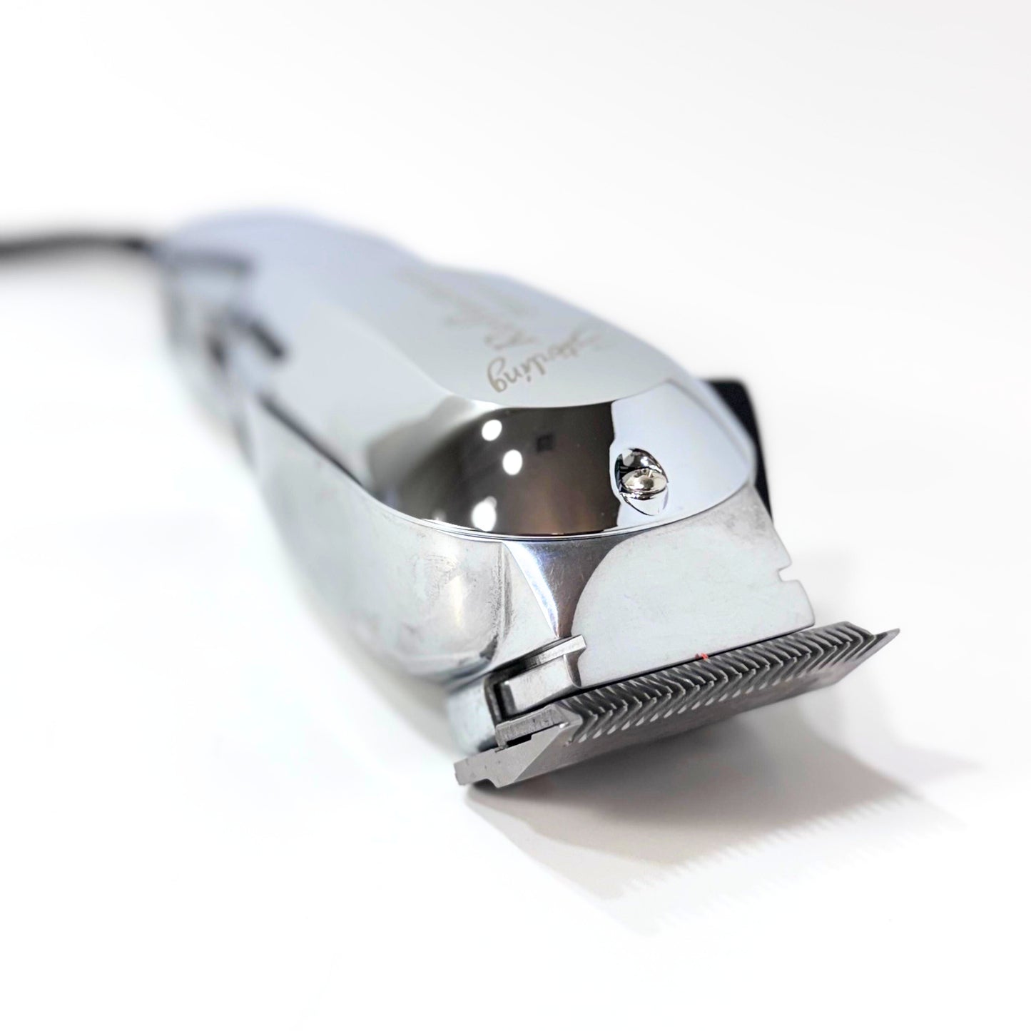 Wahl Reflections senior silver clipper laying flat angle